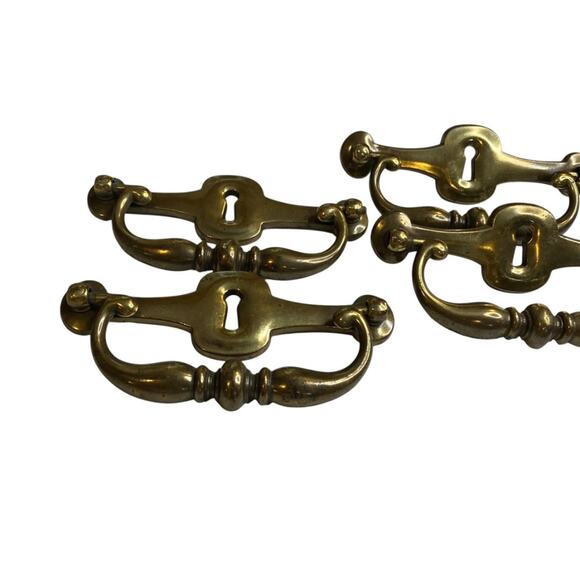 1970s Set of 4 Drawer Pulls 4.25" with 5" Plate Keeler Brass - Picture 2 of 12